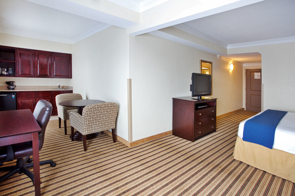 Holiday Inn Express Hotel & Suites Byron By Ihg Buitenkant foto